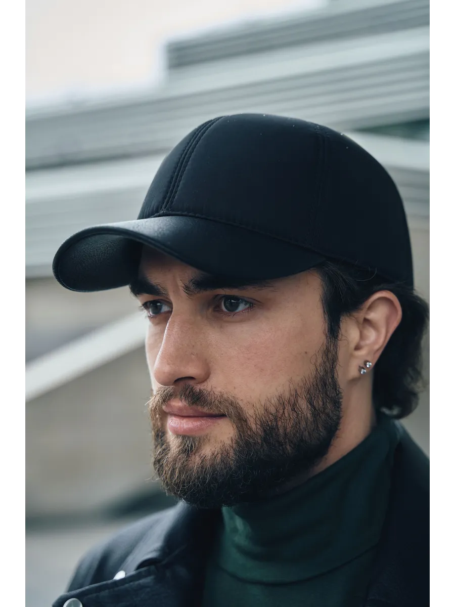 Кепка утепленная с ушками плащевка кожаный козырек