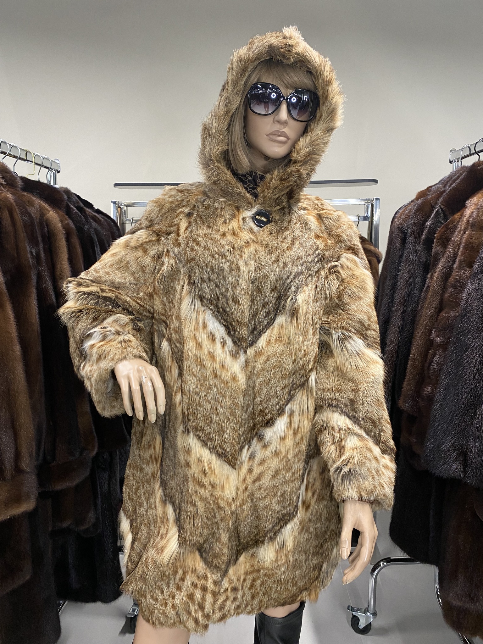 Каляев шуба из астрагана. Шуба норковая каляев амани. Шубы по низкой цене в москве. Каляев шубы мутон. Шуба норковая барбара каляев.