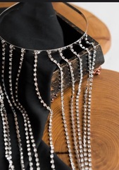 Ободок однорядный для волос из кристаллов с длинными подвесками