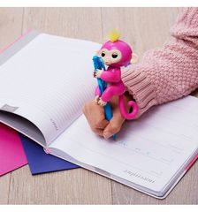Fingerlings Интерактивная ручная обезьянка 