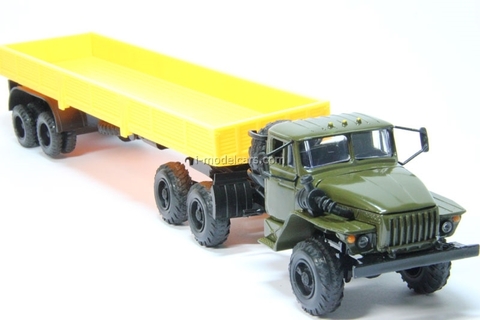 Ural-44202 with semitrailer khaki-yellow Elecon 1:43