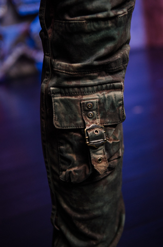 Robin&#39;s Jean | Джинсы мужские Military Green Camo SP50518 нижний карман спереди