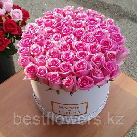 Розовые розы в коробке Maison Des Fleurs