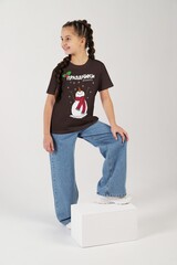 Фуфайка (футболка) для девочки Карнавал-1 Виотекс ШОКОЛАДНЫЙ