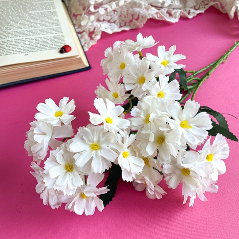 Ромашки полевые искусственные, ветка реалистичная, d цветочка - см, ветка 61 см.