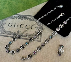 komplekt-ukrashenij-kole-braslet-kolco-s-cvetnymi-kamnyami-style-by-gucci