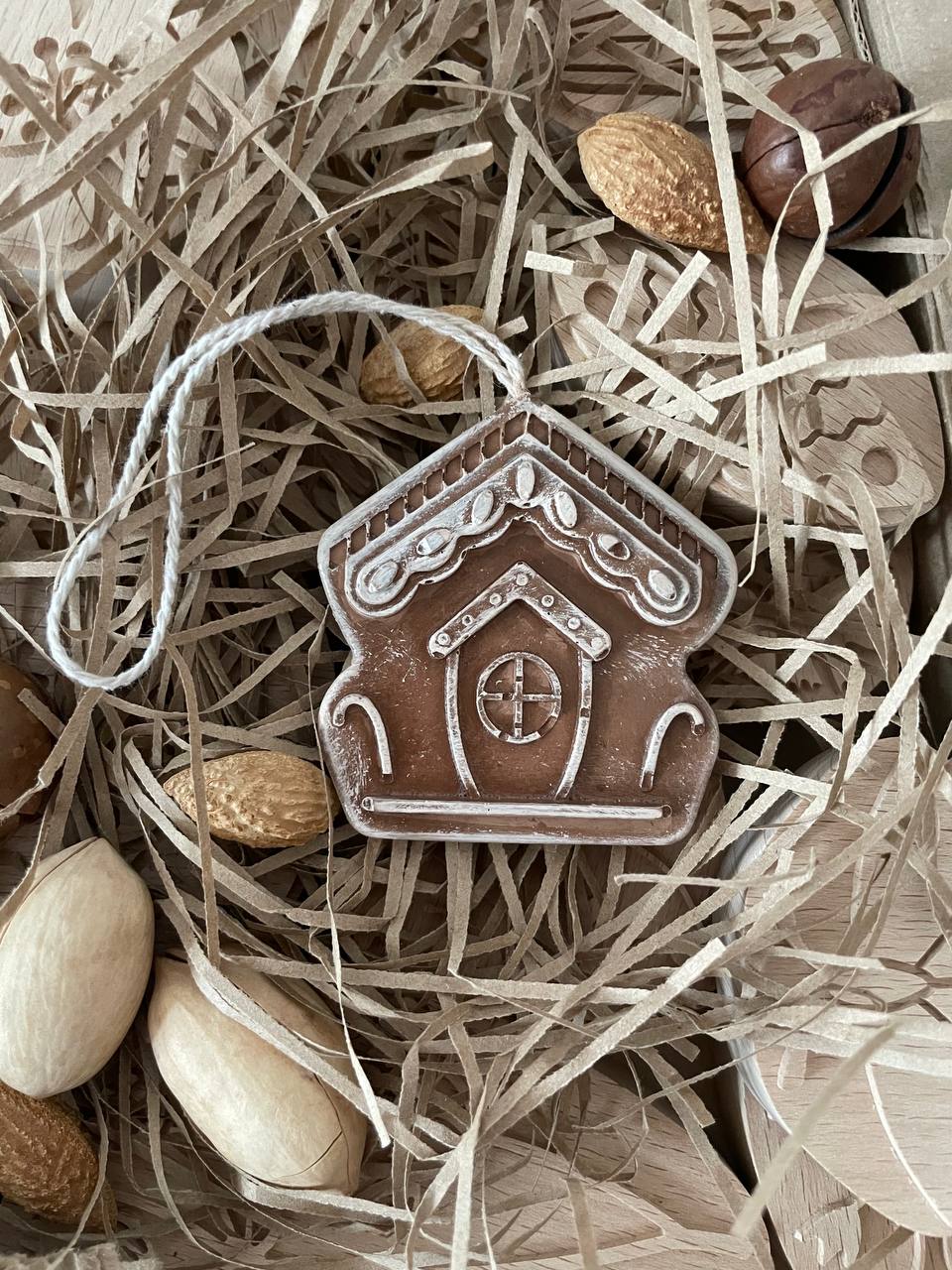 Пряничный домик. Подвеска FG-168