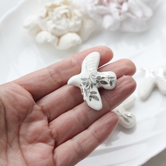 Подвеска фарфоровая Птичка (белый с серебром) 34*42 мм S039