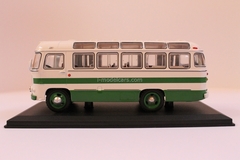 PAZ-672 white-green Classicbus 1:43