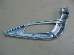 вставка переднего бампера лев. под ПТФ Geely Атлас  6010008900901