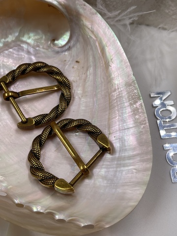 Пряжка бронзовая змеиная