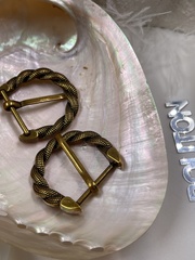 Пряжка бронзовая змеиная