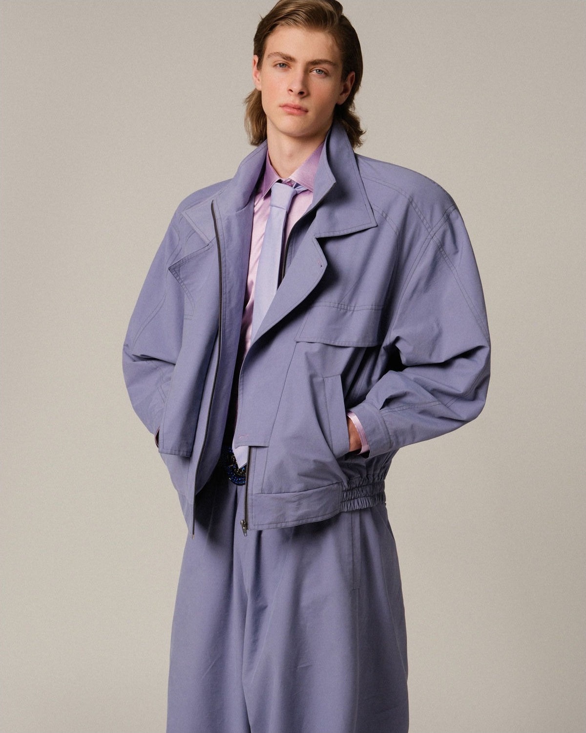 Куртка с объемными плечами