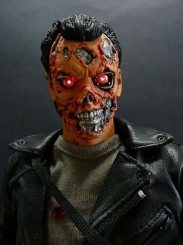 Terminator - T-800 Battle Damaged