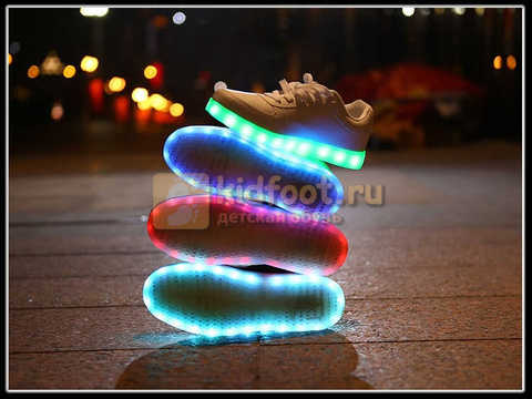 Светящиеся кроссовки с USB зарядкой Fashion (Фэшн) на шнурках, цвет белый, светится вся подошва. Изображение 19 из 29.