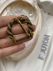 Пряжка бронзовая змеиная