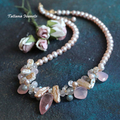 Ожерелье из жемчуга, розового кварца и лабрадорита