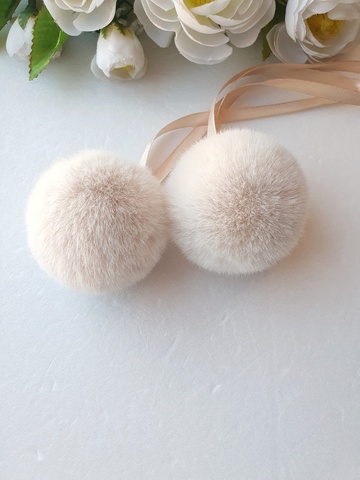 Eco-fur pompoms, 5 cm, color Sundae, 2 pieces