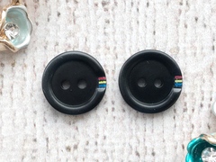 Пуговицы, d 1,5 см.