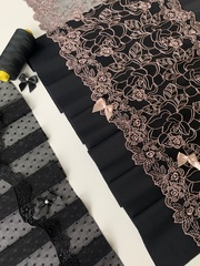 Вышивка на сетке чёрная/сер.пион 20 см