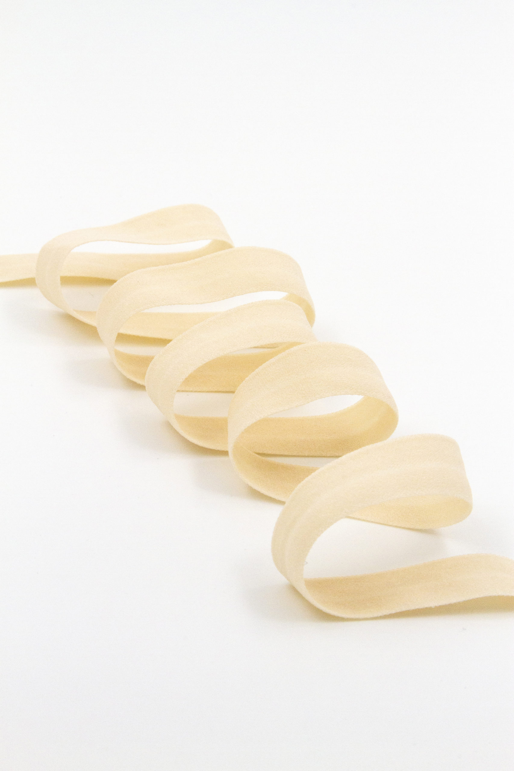 Бейка эластичная 15 мм матовая пион