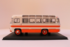 PAZ-672 white-red Classicbus 1:43