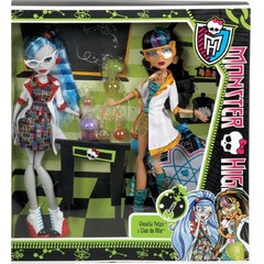 Клео де Нил и Гулия Йелпс. В классе