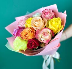Букет цветов из 11 эквадорских роз Рэйнбоу