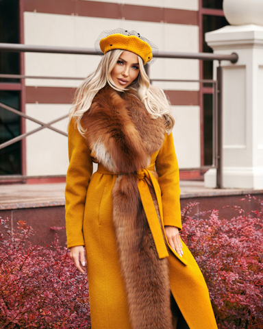 Женское шерстяное пальто с меховым воротом