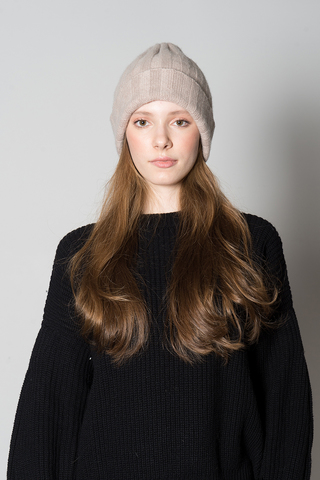 Шапка вязаная из кашемира.