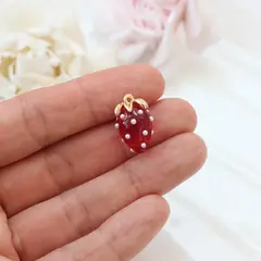 Подвеска Ягода клубника, акрил, красный, позолота, 20*11 мм, З122