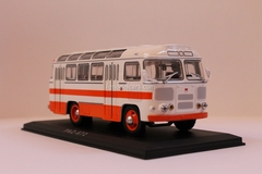 PAZ-672 white-red Classicbus 1:43