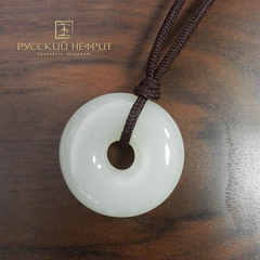 Диск Би большой. Белый нефрит.