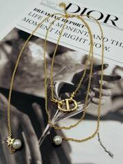 kole-cepochka-dlinnaya-s-podveskami-style-by-dior