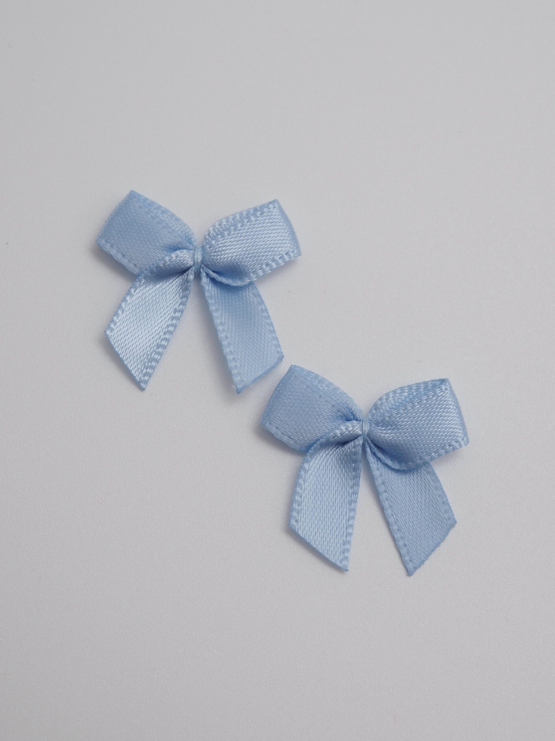 Бантик пришивной декоративный нежно-голубой 2 см