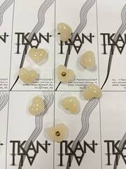 Пуговица пластиковая на ножке "сердце" (Пластик, Светло-бежевый, 20)