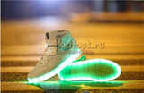 Светящиеся высокие кроссовки с USB зарядкой Fashion (Фэшн) на шнурках и липучках, цвет белый, светится вся подошва. Изображение 23 из 27.