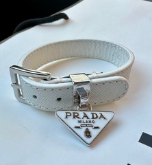 30653- Браслет PRADA из белой кожи с подвеской треугольник