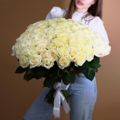 Букет цветов из 101 белой розы Россия