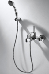 СМЕСИТЕЛЬ ДЛЯ ВАННЫ С КОРОТКИМ ИЗЛИВОМ И АКСЕССУАРАМИ BRAVAT F679113C-B