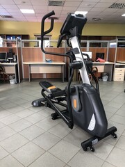Эллиптический тренажер Aerofit ЕСЕ5 Led