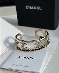 Браслет жесткий CHANEL цвет шампань с вставкой из кожи