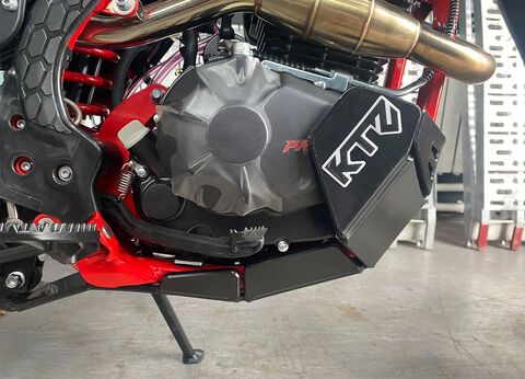 Пластиковая защита KTZ для мотоцикла PROCIDA K03 PR300 (ZS175FMN, б.вал) 2024