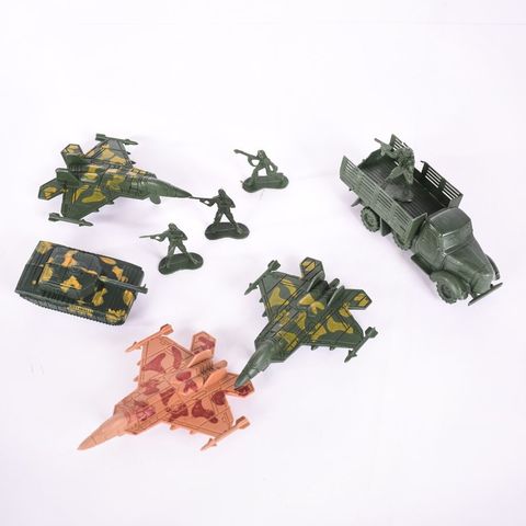Военные поделки своими руками - игрушки и тематические поделки для школы и детского сада