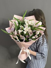 Букет с 9 альстромериями