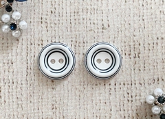 Пуговицы, d 1,8 см, 2 прокола