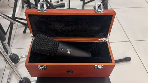 WARM AUDIO WA-87 R2B студийный конденсаторный микрофон с широкой мембраной, цвет черный