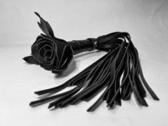 Черная кожаная плеть с розой в рукояти - 40 см. - 