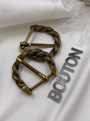 Пряжка бронзовая змеиная