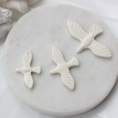 Подвеска Птица голубь,белый, S, 35*22 мм, S021